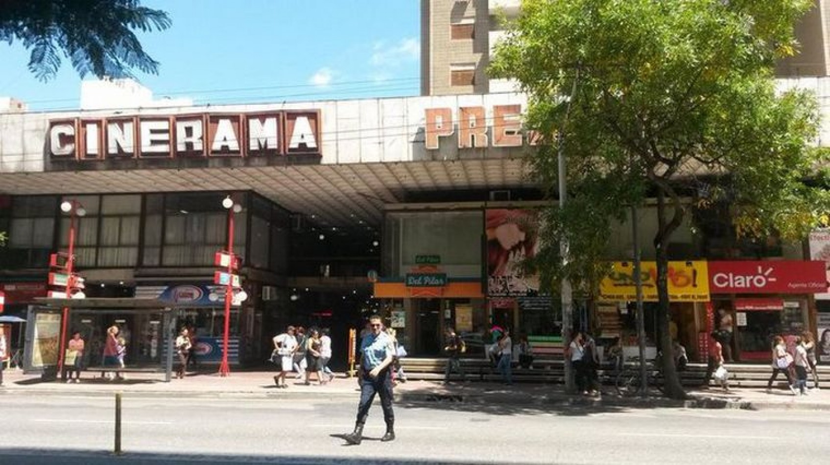 Vendo 2 locales comerciales en galeria Cinerama - Colon 377