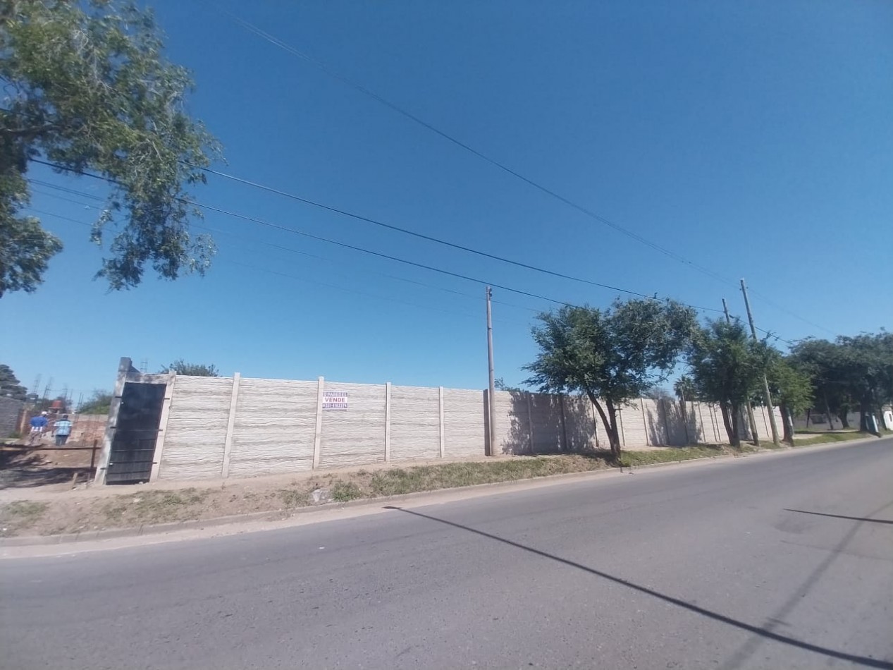 Terreno venta 2.100m2 Pettirossi y Alianza Barrio Villa Aspacia zona comercial