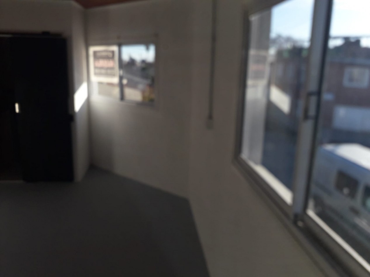 Alquiler departamento planta alta Aviador Pettirossi 2700