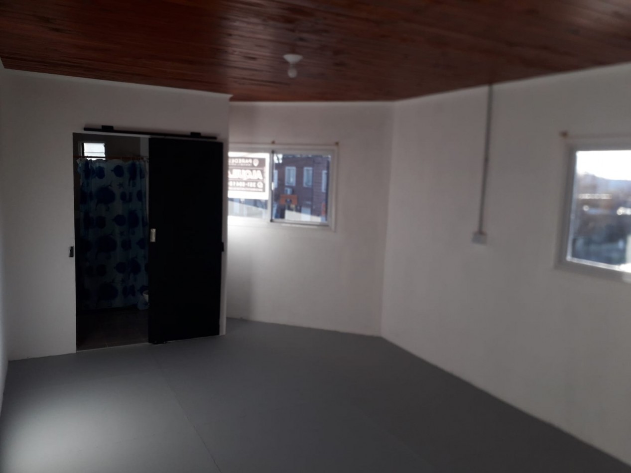 Alquiler departamento planta alta Aviador Pettirossi 2700