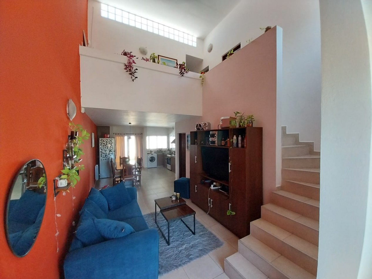 Jardines del Olmo casa venta 3 dor zona Manantiales 