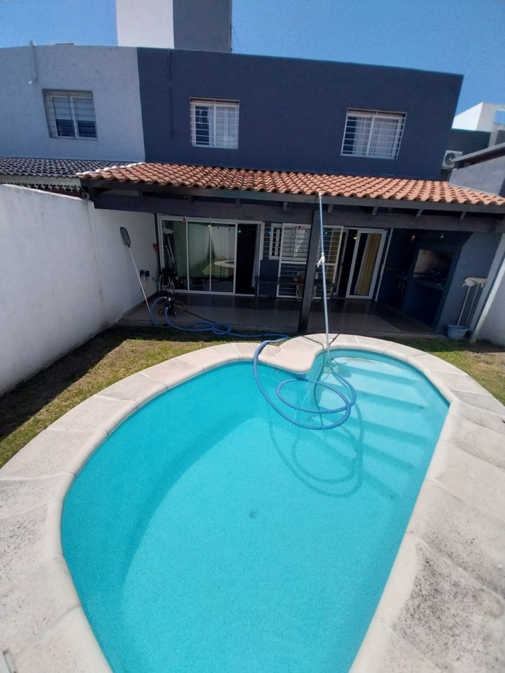 Jardines del Olmo casa venta 3 dor zona Manantiales 