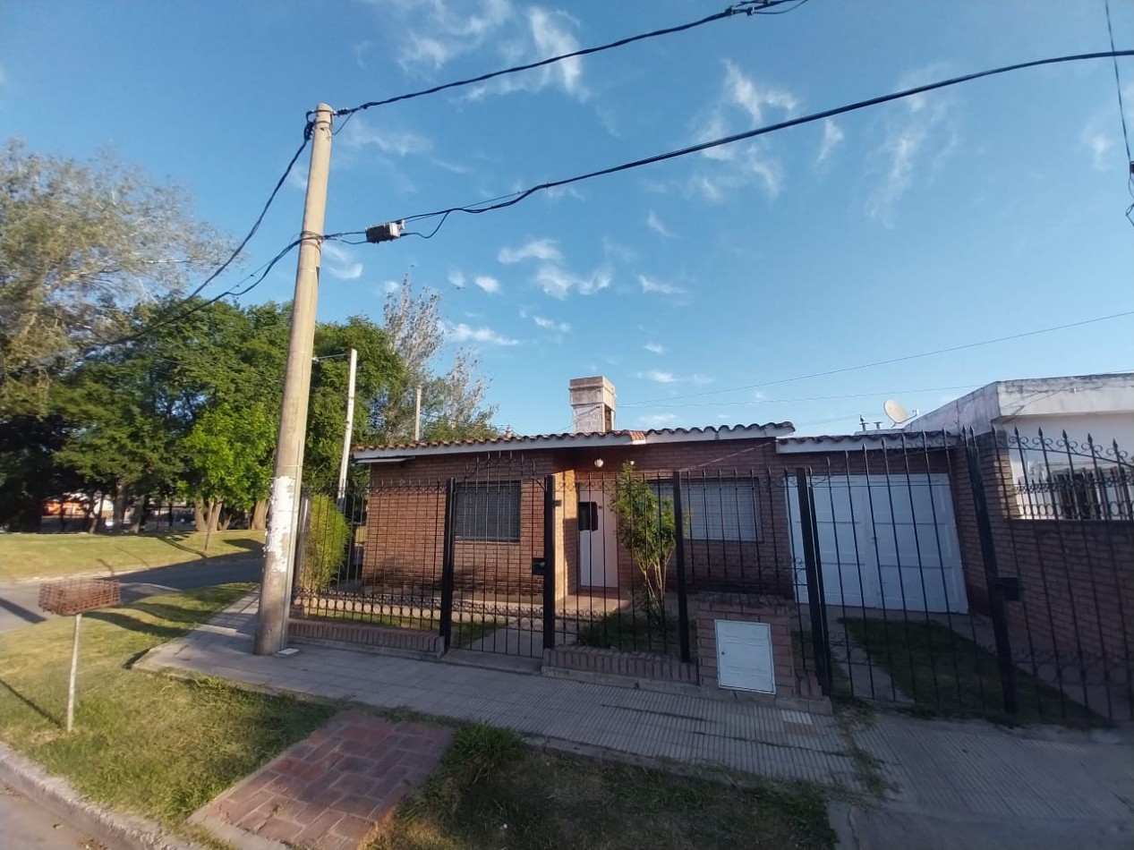 Ameghino Sur casa Alquiler 2 dor zona Lagunilla