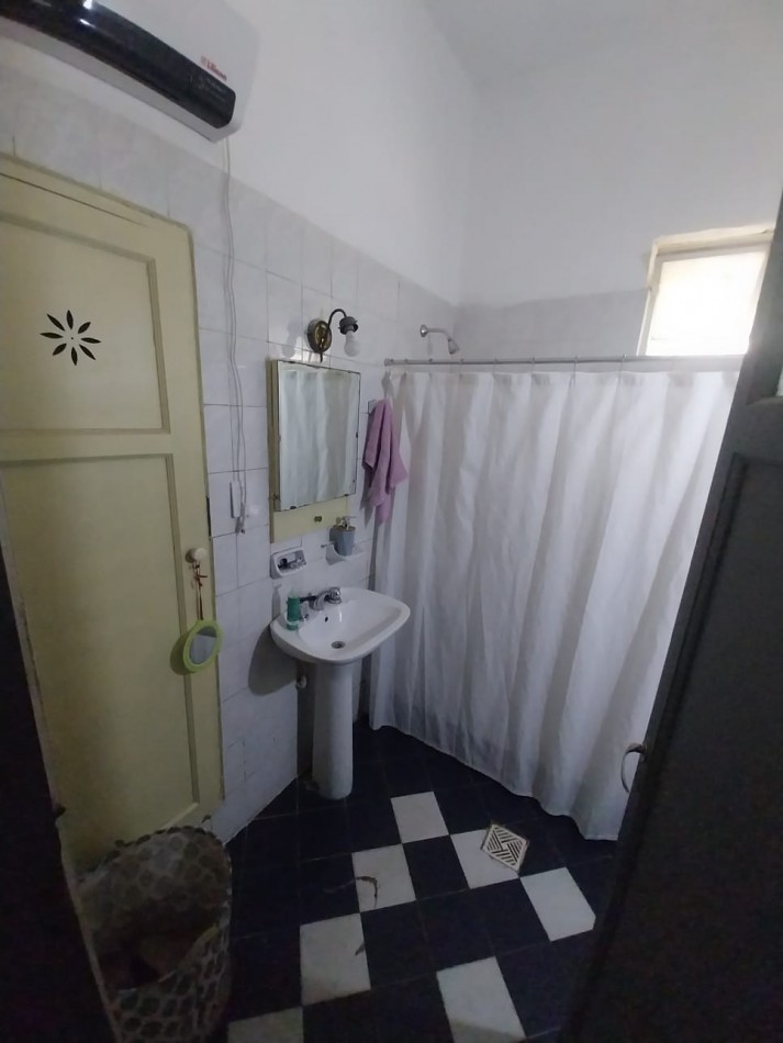 Villa Cabrera casa a refaccionar sobre Italia zona Caraffa