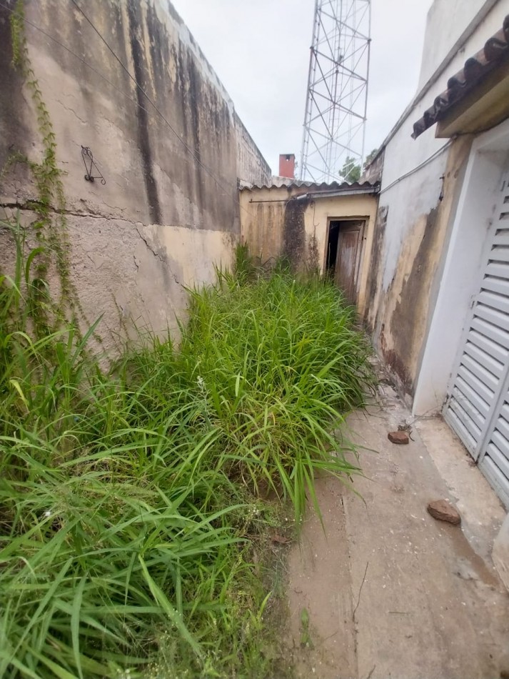 Villa Cabrera casa a refaccionar sobre Italia zona Caraffa