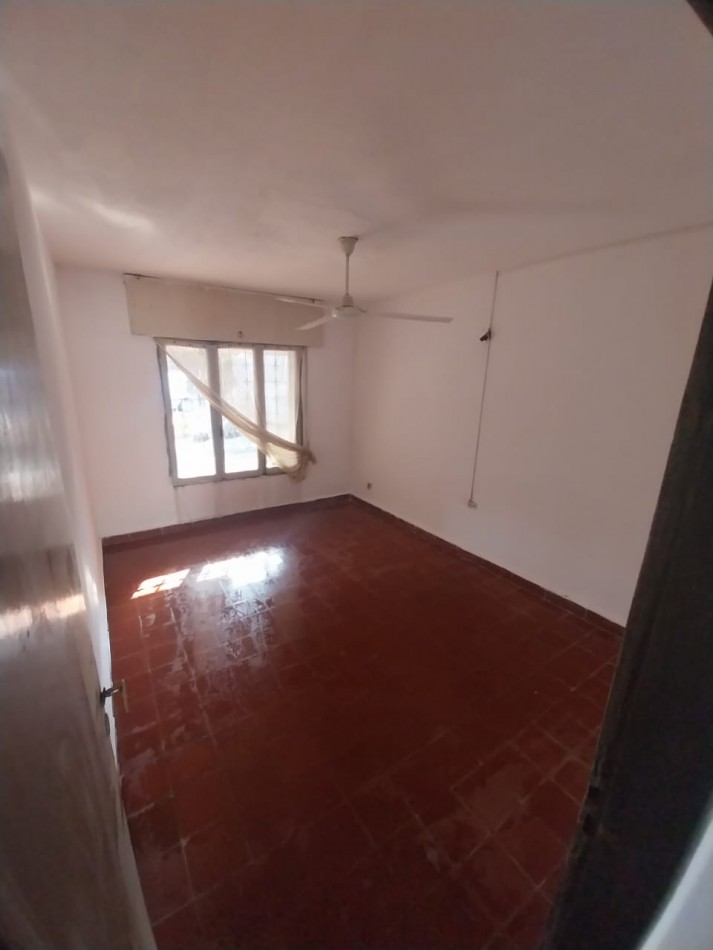 Casa en venta sobre Aviador Pettirossi Villa Adela zona comercial