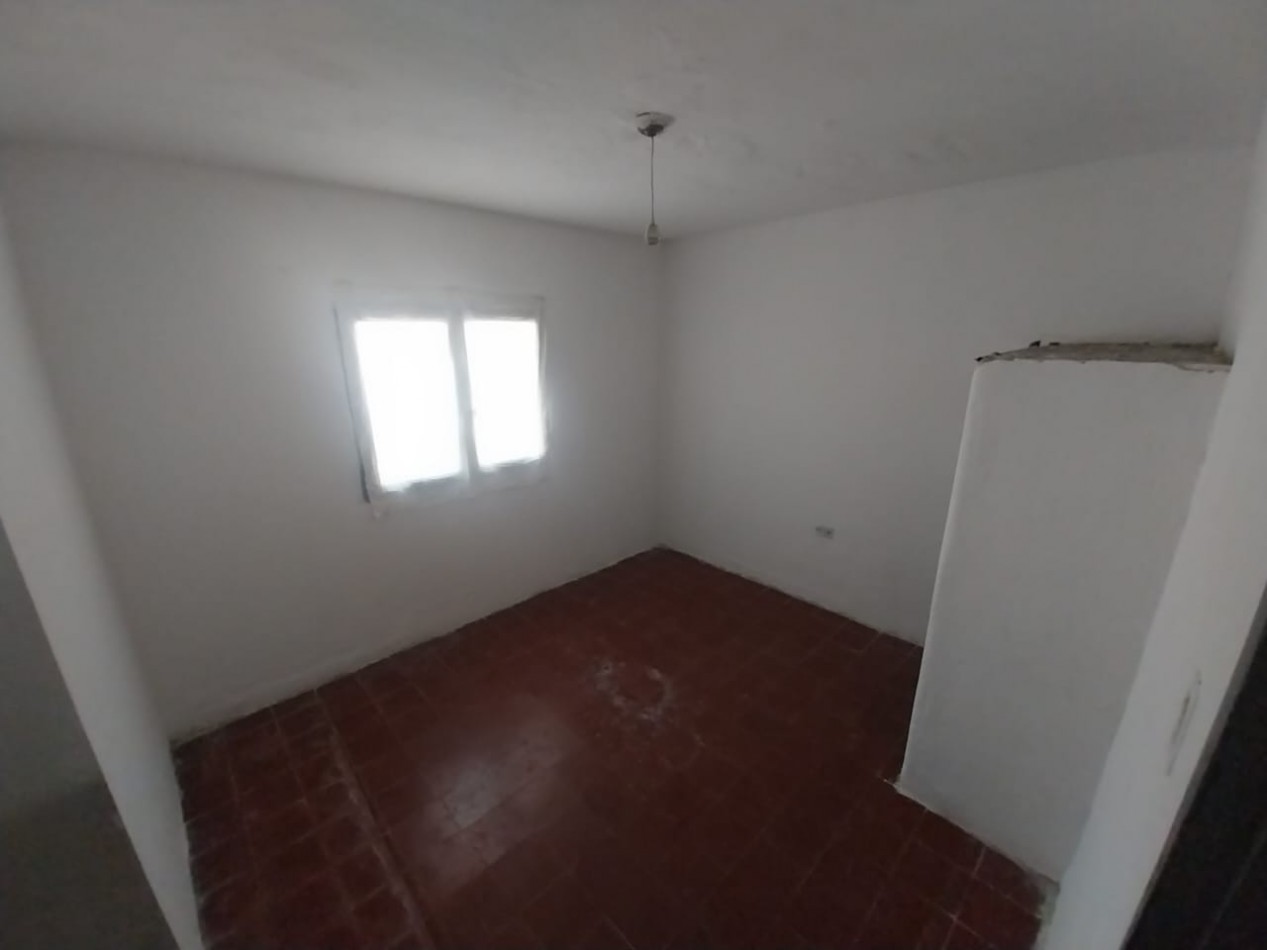 Casa en venta sobre Aviador Pettirossi Villa Adela zona comercial