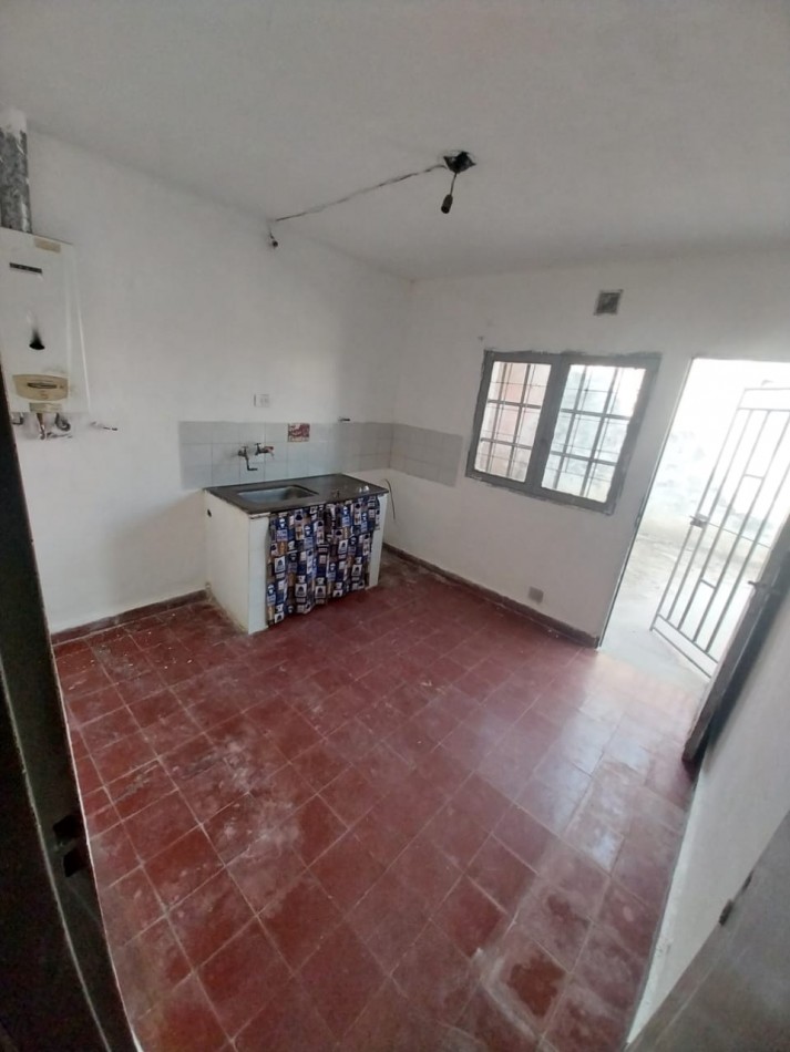 Casa en venta sobre Aviador Pettirossi Villa Adela zona comercial