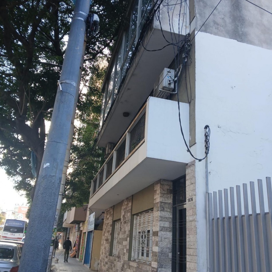 Alberdi Alquiler depto 2 dormitorios sobre Av. Colon