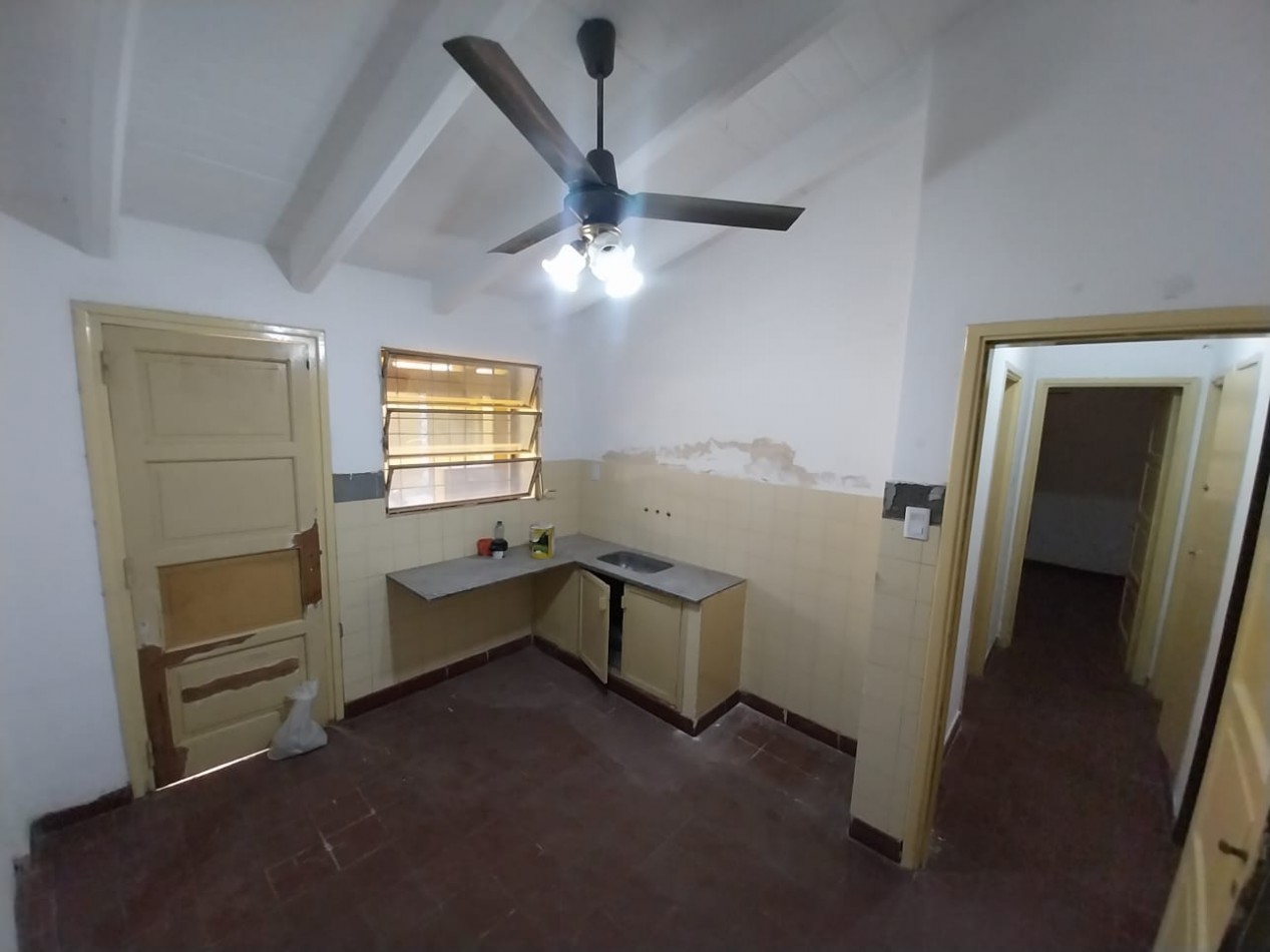 Barrio Matienzo casa en venta esquina 2 dor gran terreno