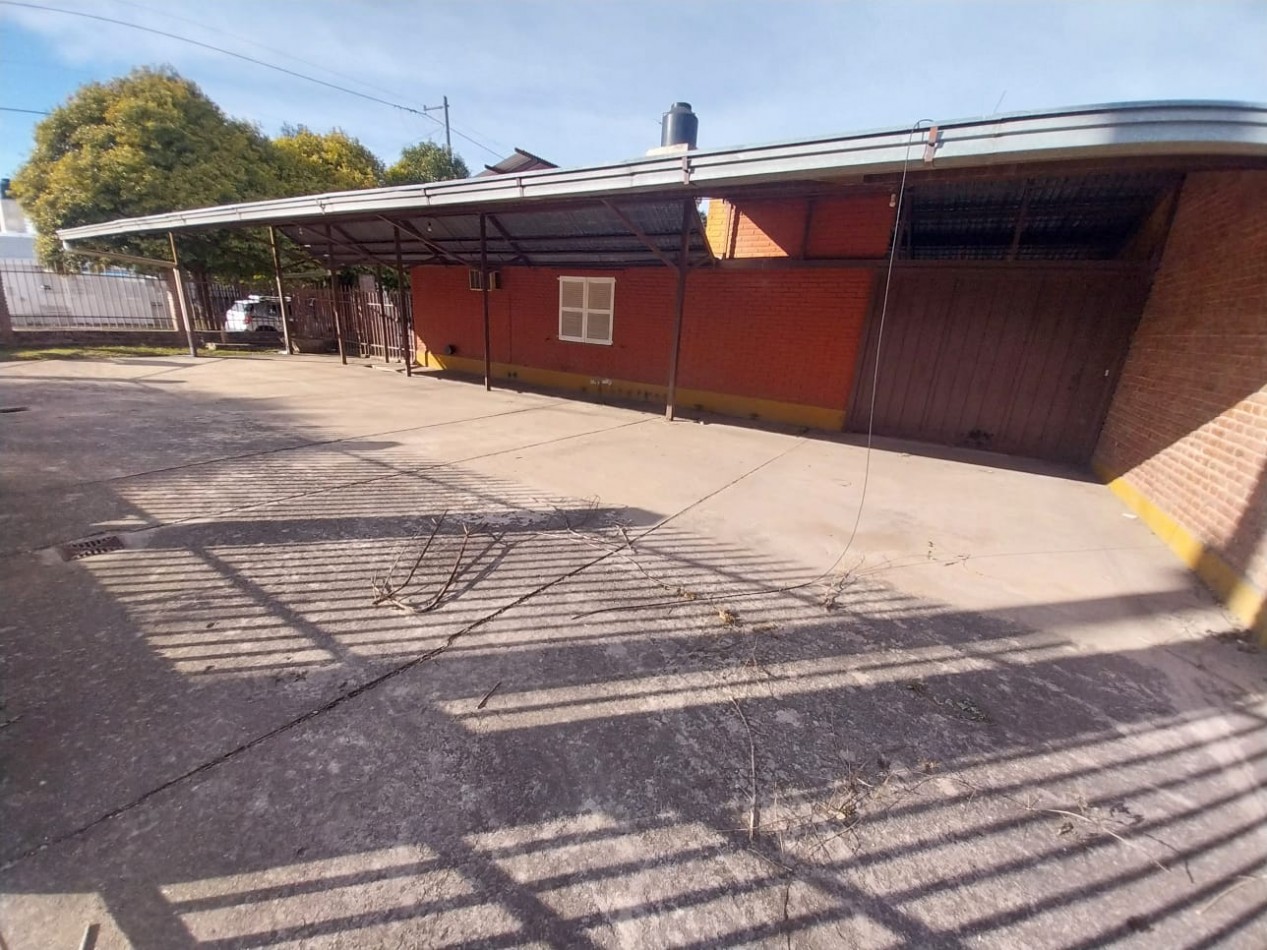 Barrio Matienzo casa en venta esquina 2 dor gran terreno