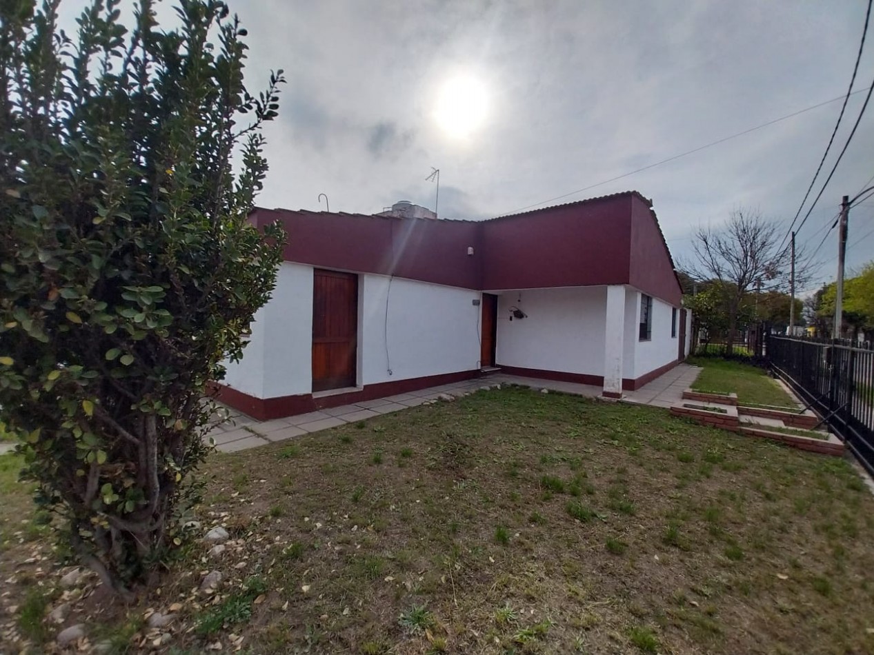 Rosedal casa en venta esquina 3 dor 2 baños la mejor zona