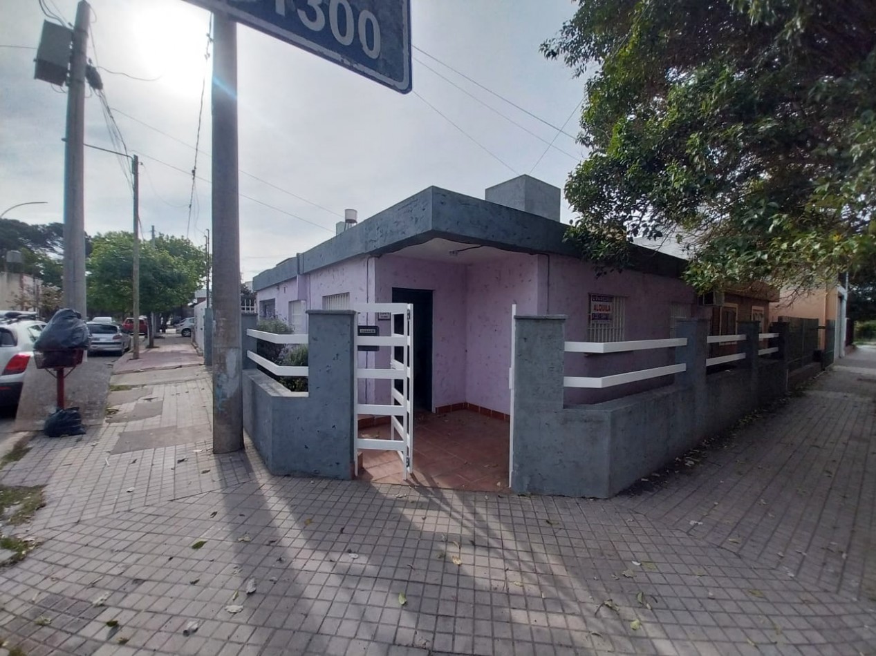 Alquiler casa barrio El Trebol 2 dor sobre Brown zona Los Naranjos