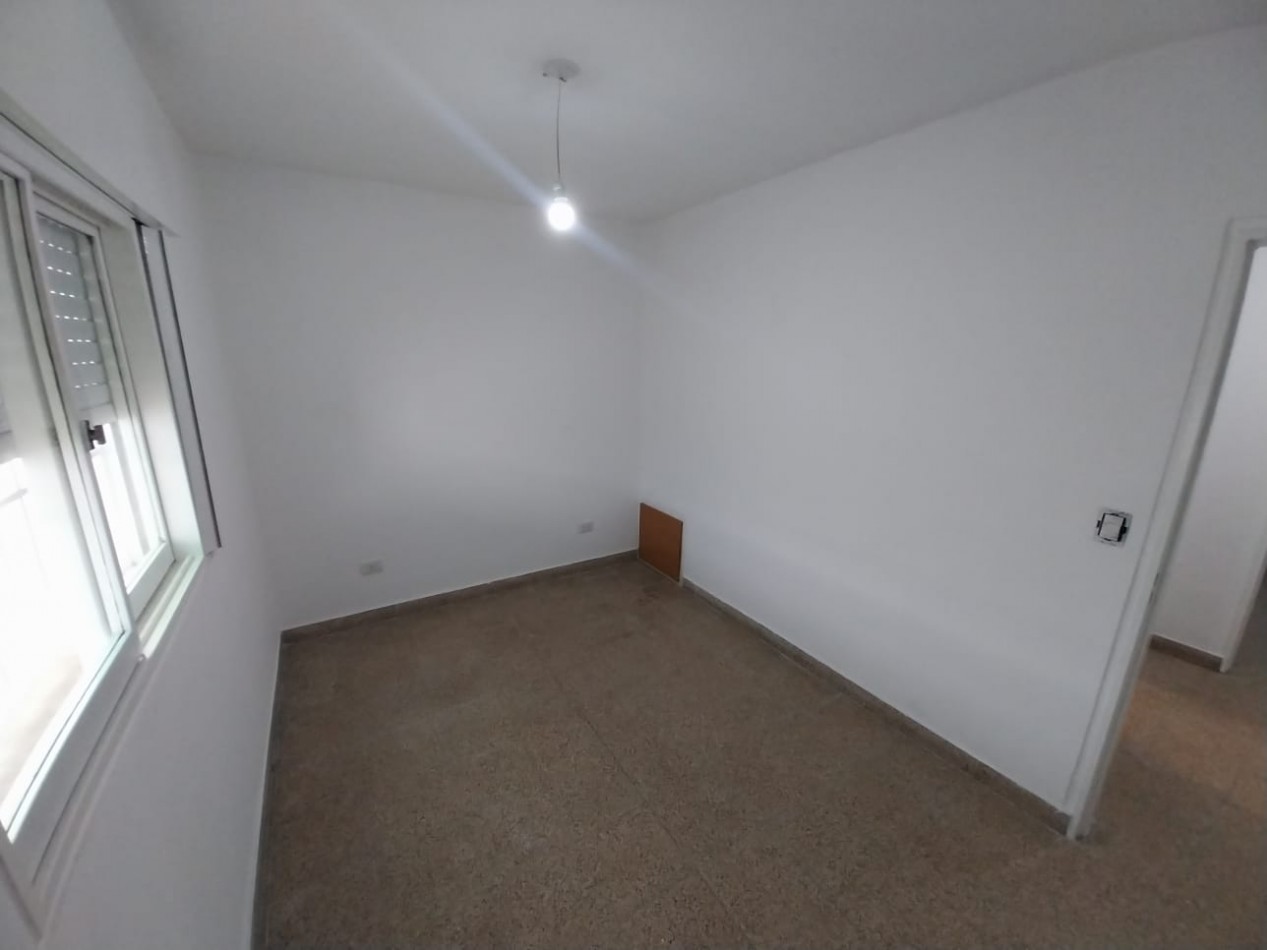 Alquiler casa barrio El Trebol 2 dor sobre Brown zona Los Naranjos