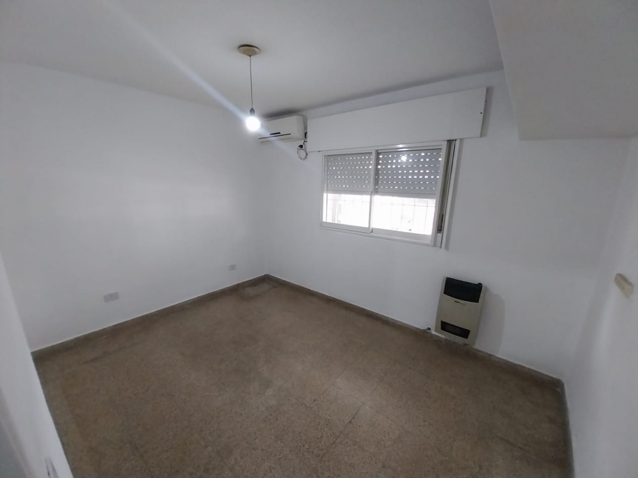 Alquiler casa barrio El Trebol 2 dor sobre Brown zona Los Naranjos