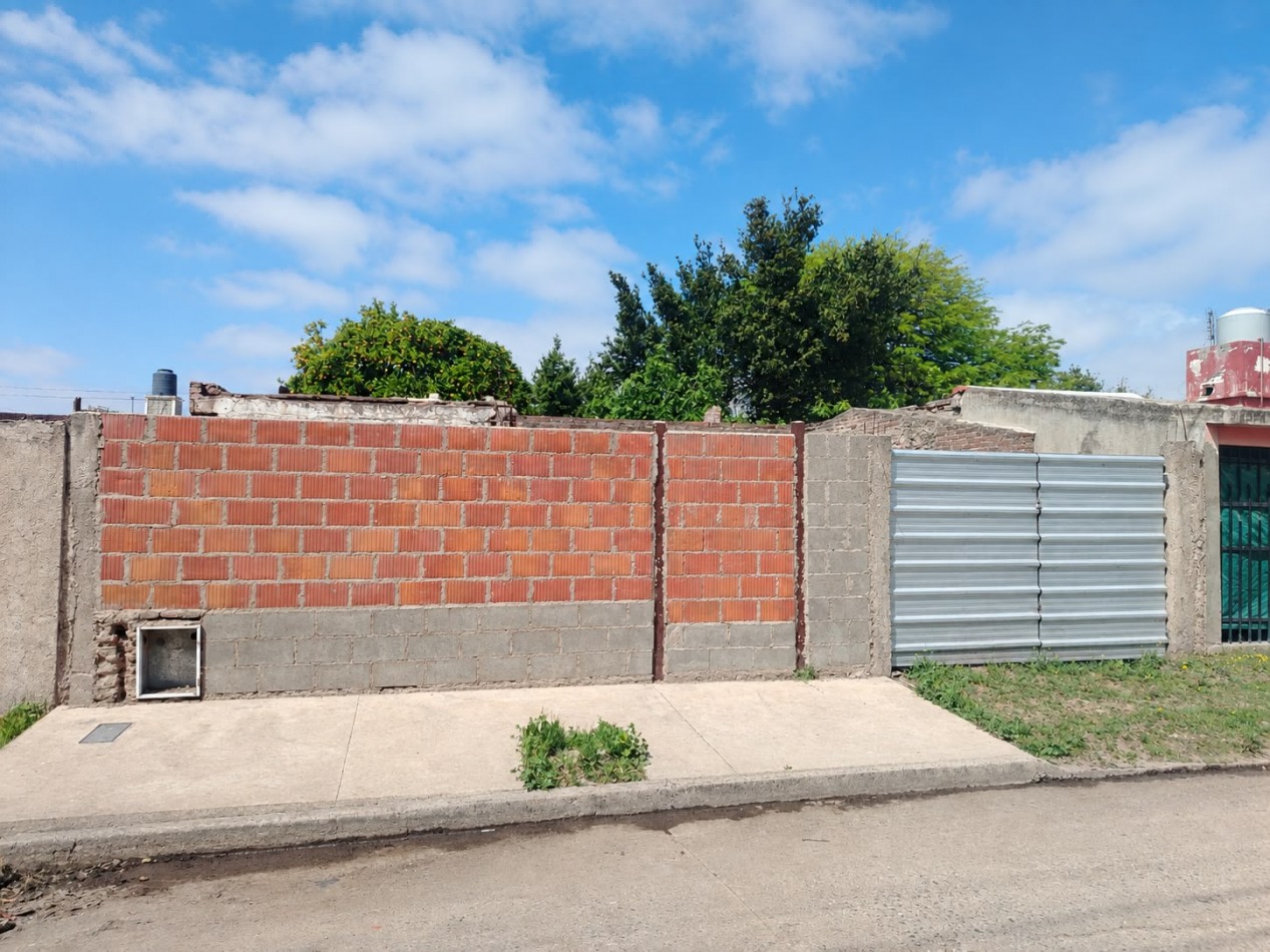 Villa Adela terreno en venta 260m2