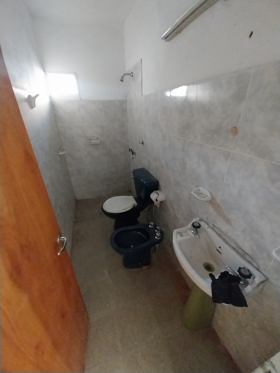 Vendo 490m2 sobre Av. Julio Roca casi cañada local y galpon 