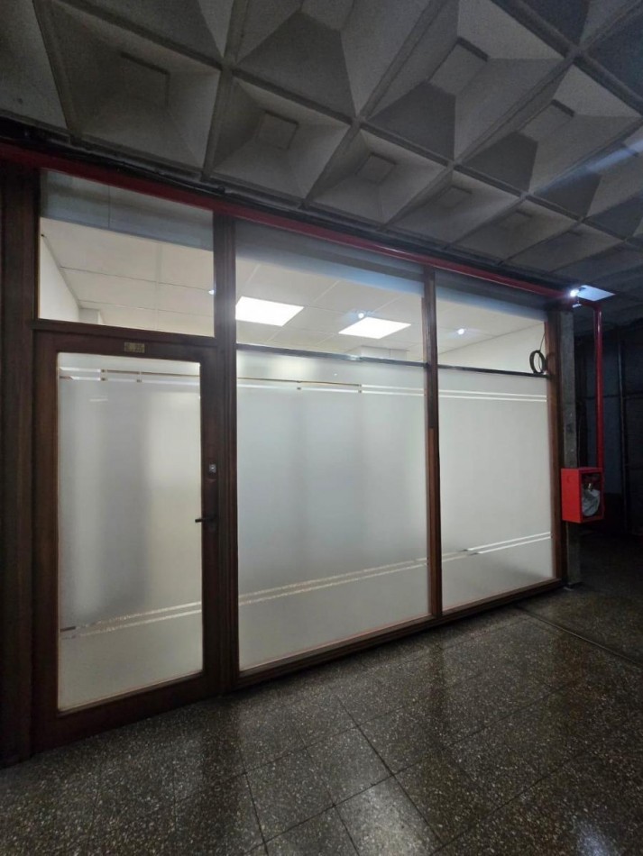 Galeria CINERAMA Venta Local / Oficina 