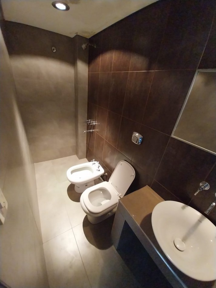 Alquiler Galpon Oficinas a metros Av. Fuerza Aerea