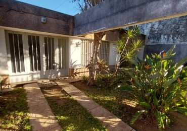 Barrio Los Platanos sobre Maestro Vidal vendo casa 3 dormitorios