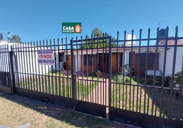 Vendo casa Villa Adela con gran patio y pileta Appto Bancor U$S35.000