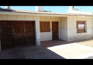 Los Naranjos vendo casa a metros Luis Agote - Oportunidad